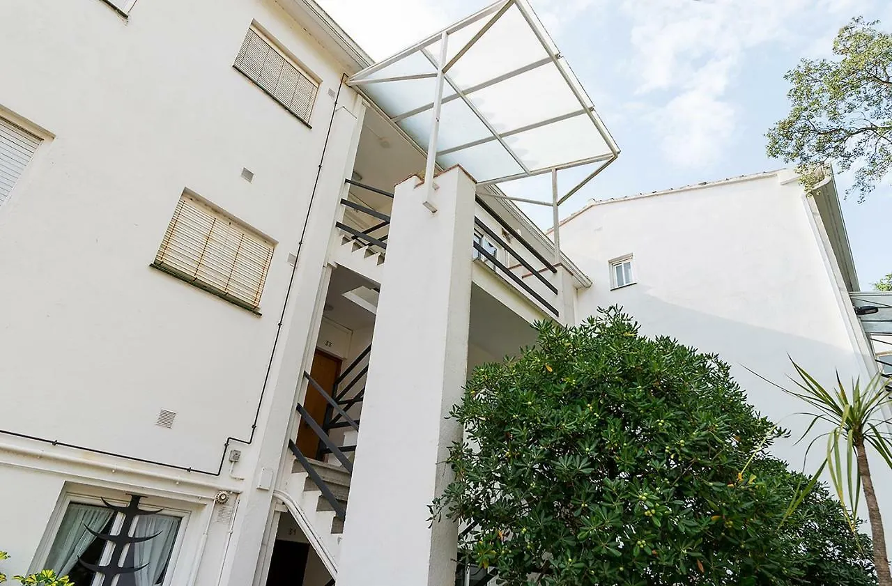Azteka Blue 2 Bed Apartment Calella De Palafrugell